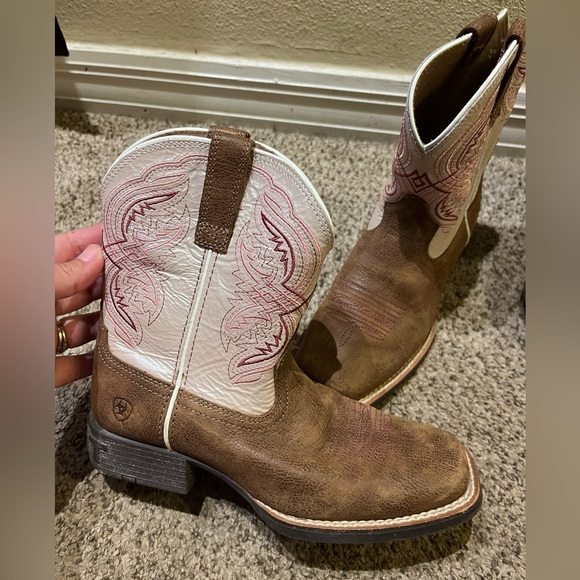 Ariat Kid's Adobe Tan and Pink Western Boots Girls Size 2.5 Square toe - Picture 1 of 4